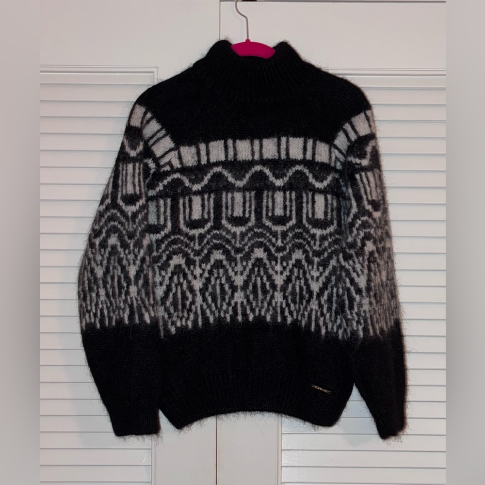 Elie Tahari Black Sweater - White Pattern